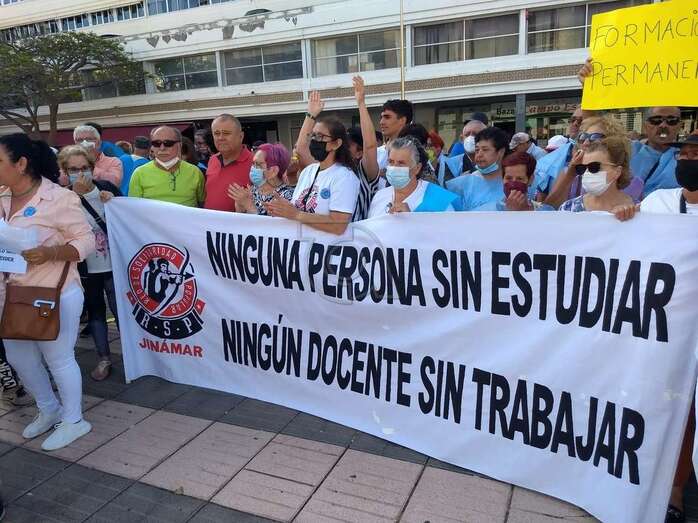 Miembros de la RSP de Jinámar en la protesta de esta tarde en la capital grancanaria/TA.